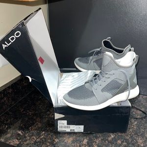 Men’s Aldo sneaker size 10.5. Perfect condition.